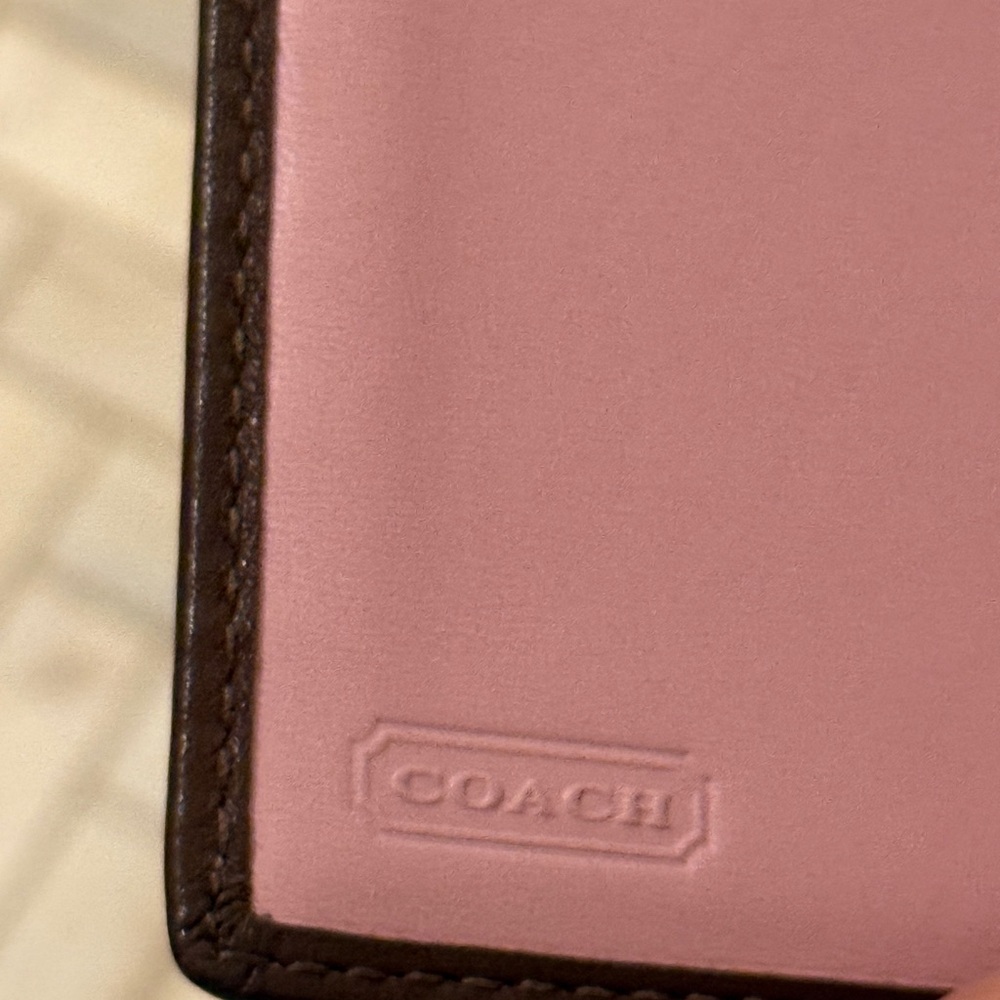 Coach Brown Leather Accessory with Gold Accent. In good conditions - Picture 8 of 14